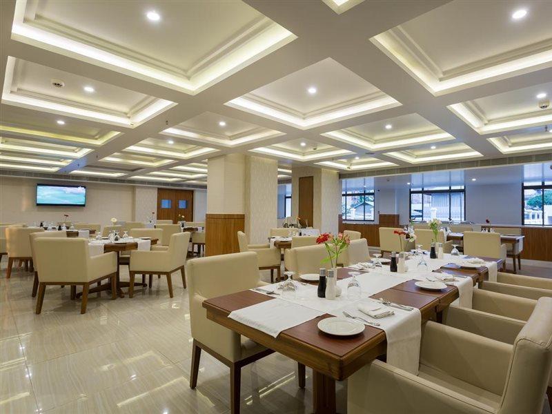 Classic Grande,A Member Of Radisson Imphal Kültér fotó